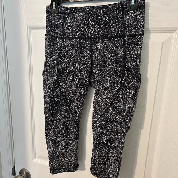 Lululemon Outrun 17"‎ Crop Tights, Speckled B&W 6 *flaw - Picture 3 of 8